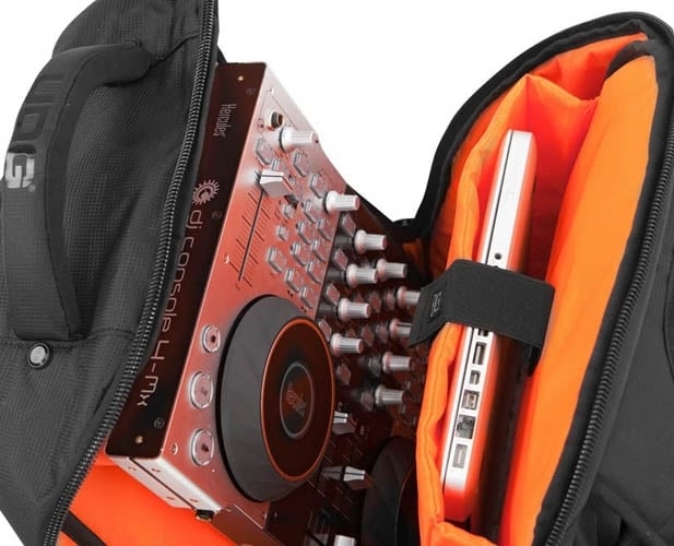 UDG Ultimate Backpack Black/Orange inside U9102BL/OR